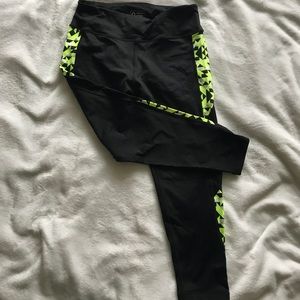 Workout capris size Medium. Yoga pants